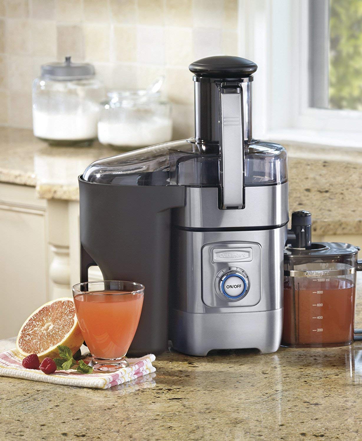 Cuisinart Juicer Machine, Die-Cast Juice Extractor for Vegetables, Lemons, Oranges & More, CJE-1000P1,Silver/Black, 15.35" x 11.8" x 19.01" - Image 4